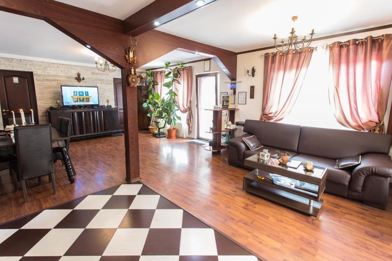 Pension Casa Wenge ซินายา ภายนอก รูปภาพ