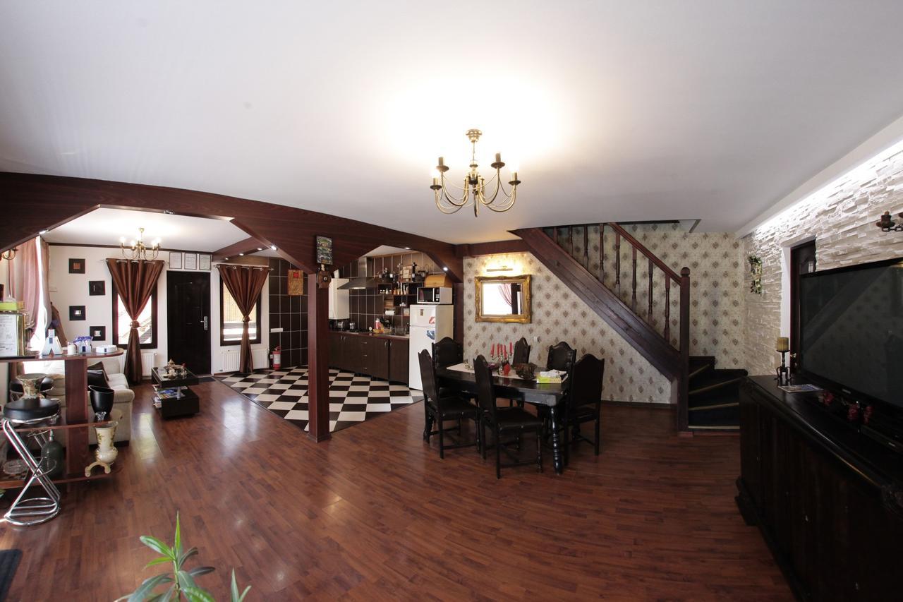 Pension Casa Wenge ซินายา ภายนอก รูปภาพ