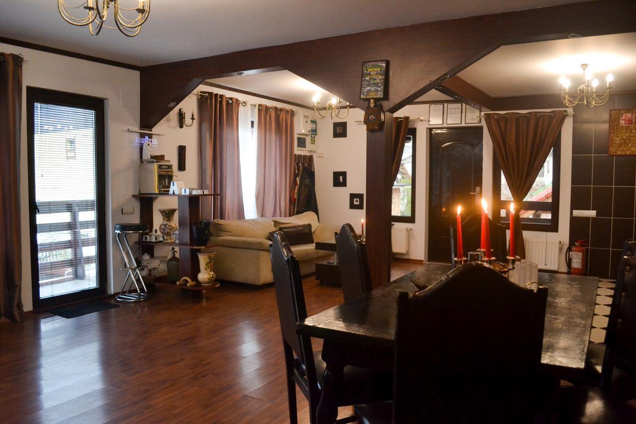 Pension Casa Wenge ซินายา ภายนอก รูปภาพ