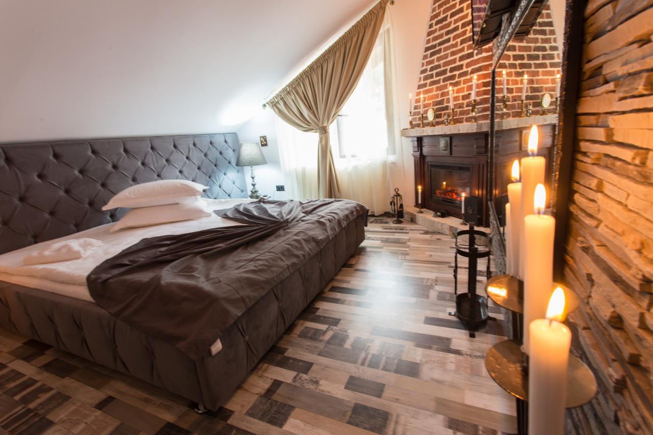 Pension Casa Wenge ซินายา ภายนอก รูปภาพ