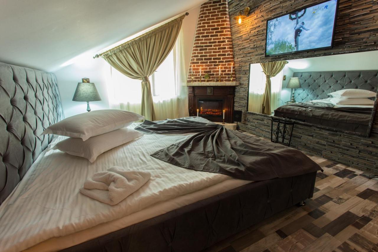 Pension Casa Wenge ซินายา ภายนอก รูปภาพ