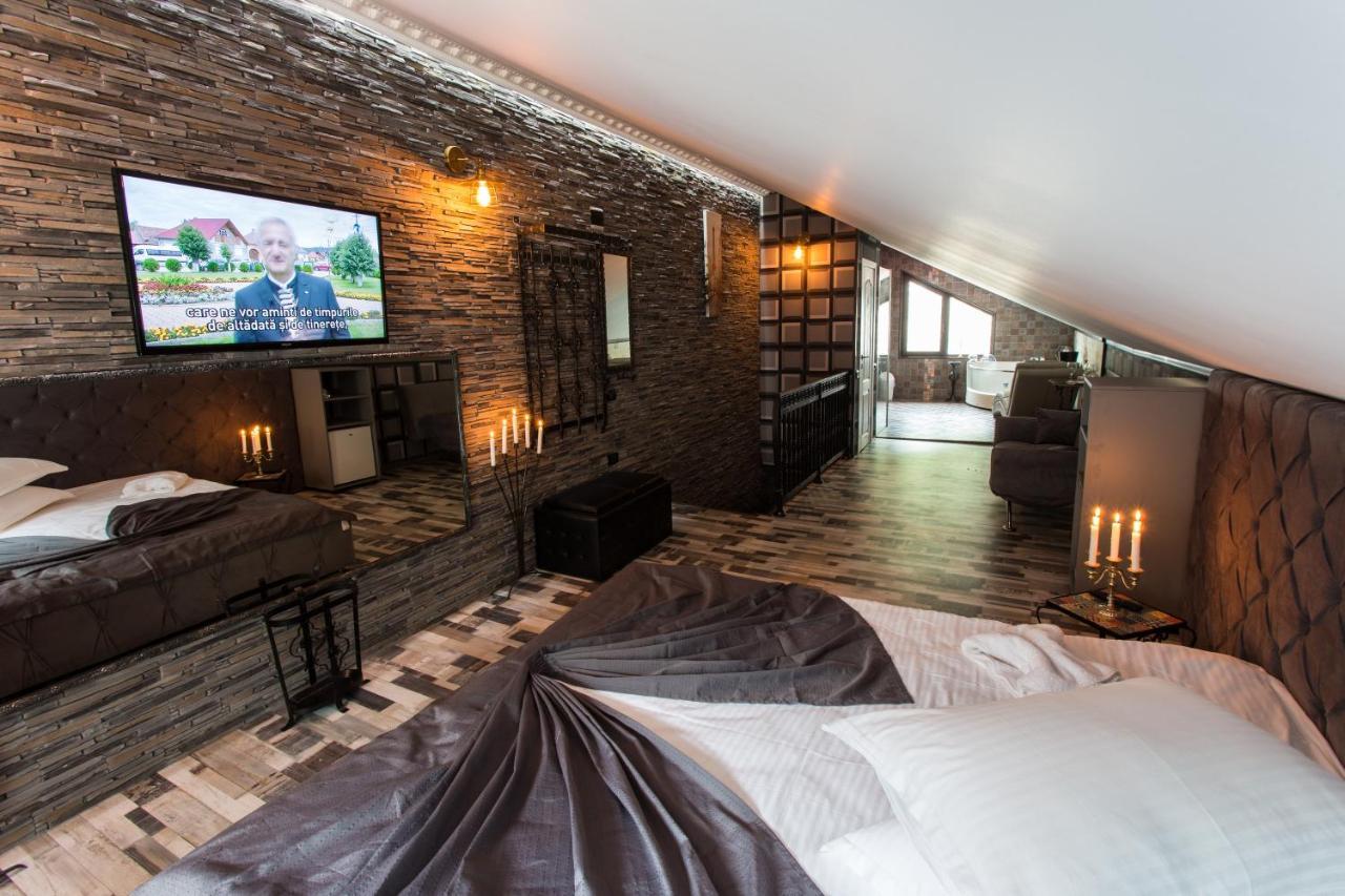 Pension Casa Wenge ซินายา ภายนอก รูปภาพ