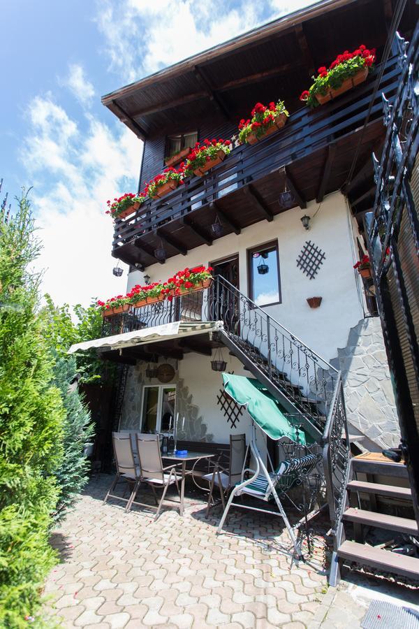 Pension Casa Wenge ซินายา ภายนอก รูปภาพ