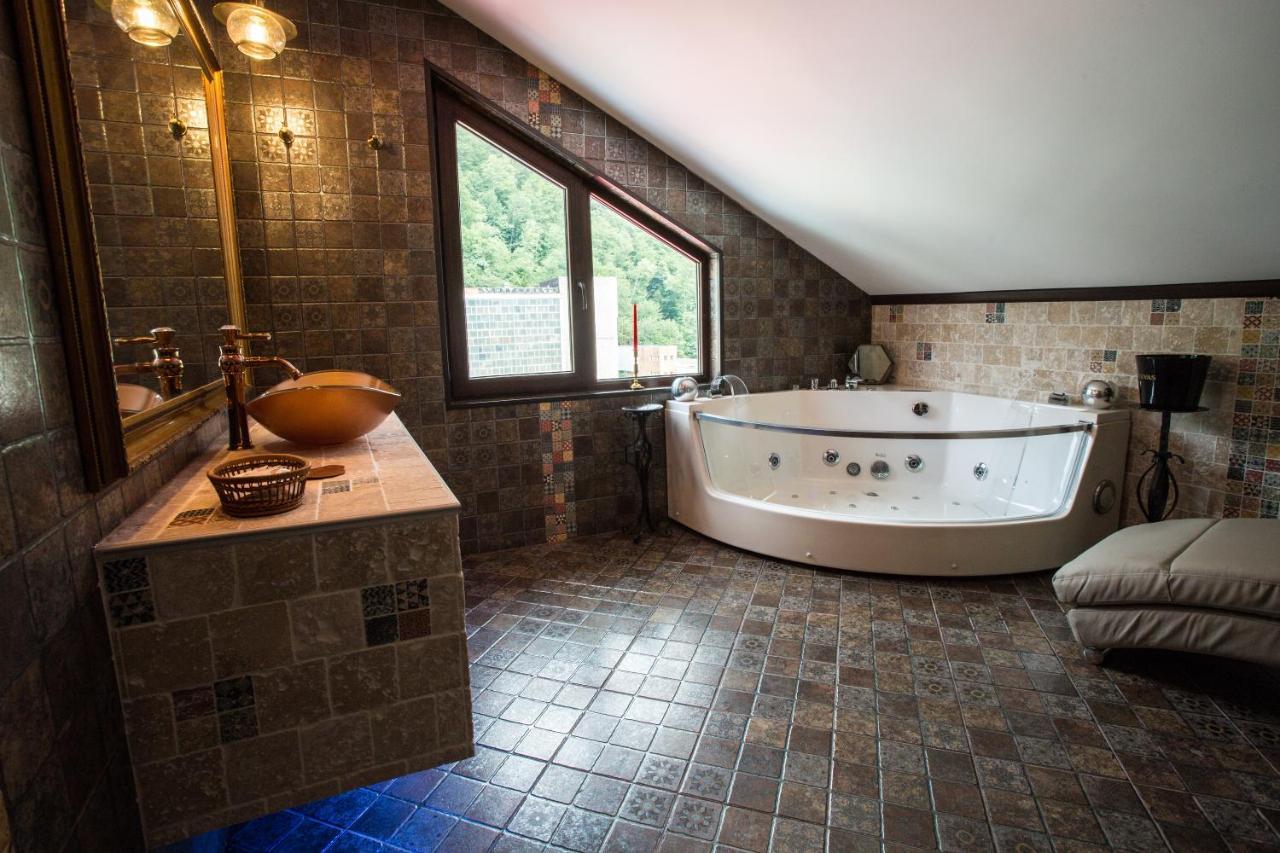 Pension Casa Wenge ซินายา ภายนอก รูปภาพ