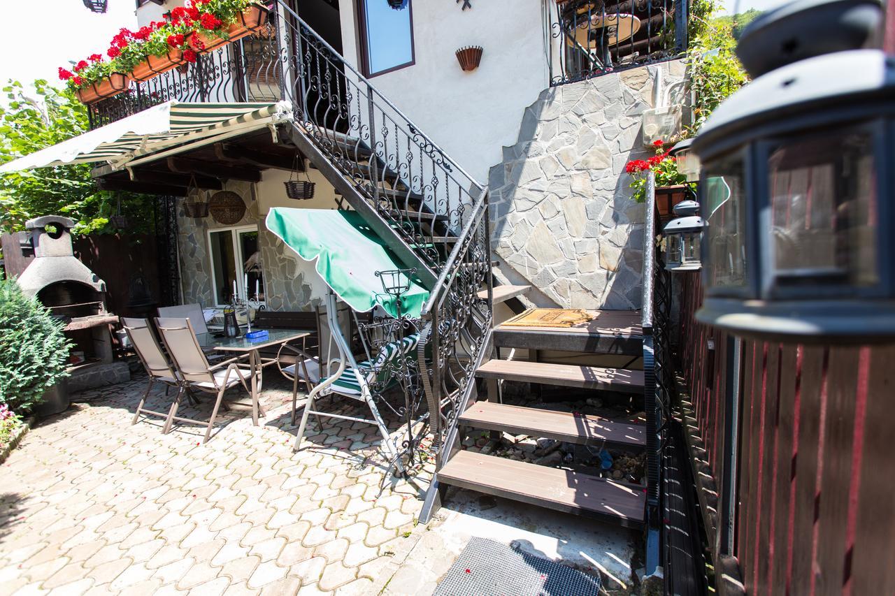 Pension Casa Wenge ซินายา ภายนอก รูปภาพ