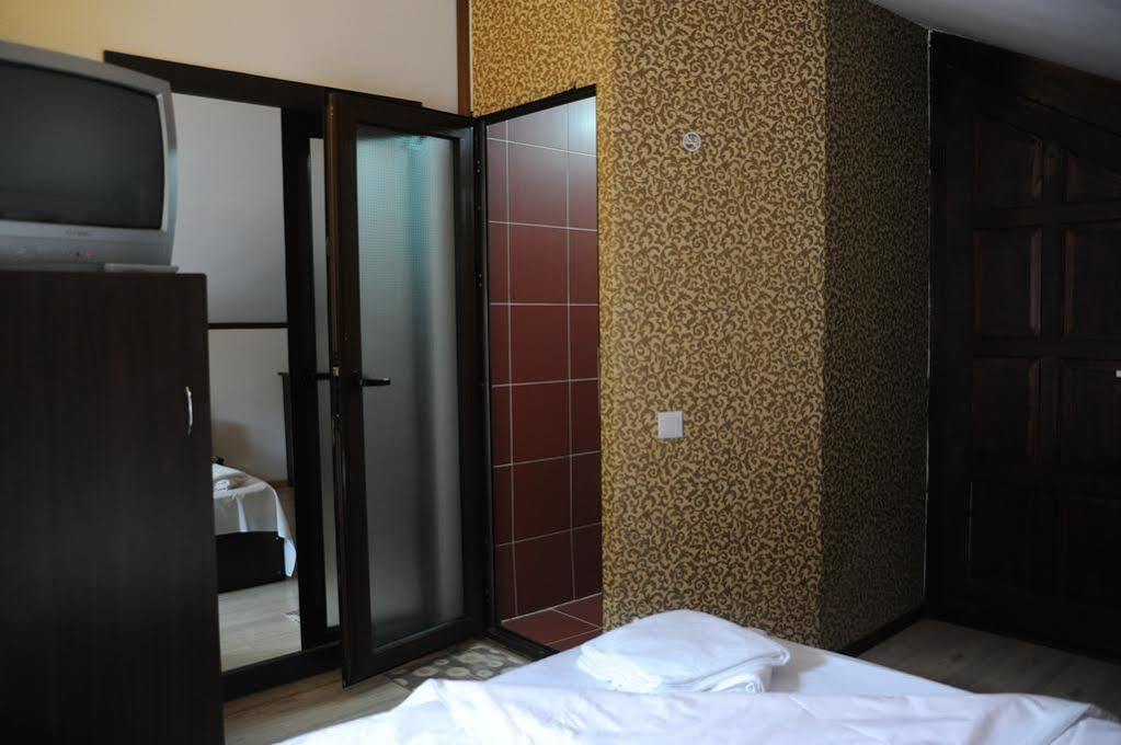 Pension Casa Wenge ซินายา ภายนอก รูปภาพ