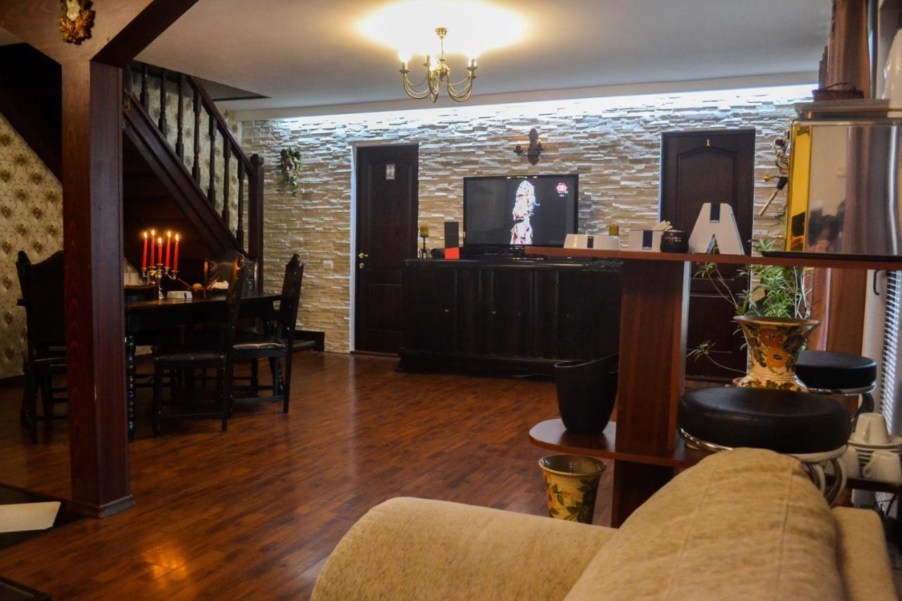 Pension Casa Wenge ซินายา ภายนอก รูปภาพ