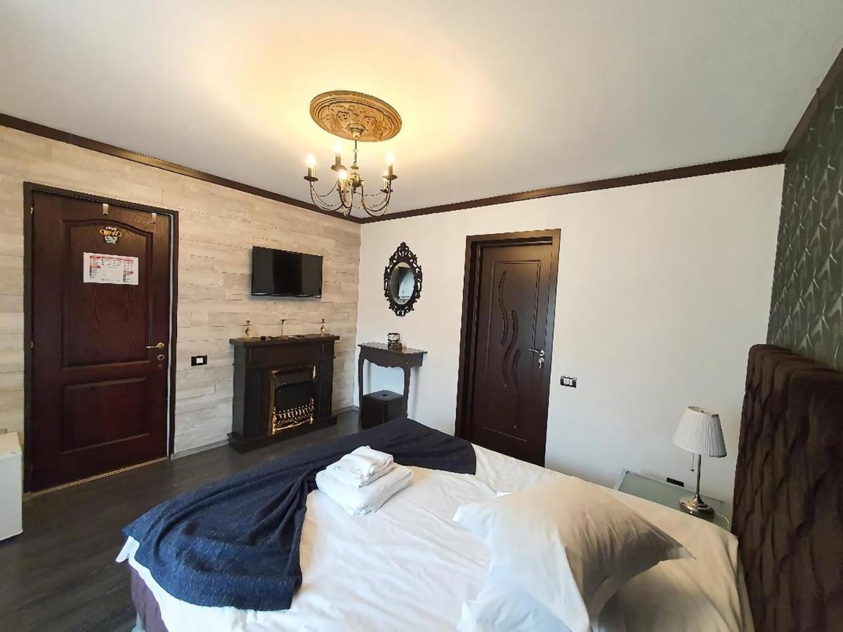 Pension Casa Wenge ซินายา ภายนอก รูปภาพ